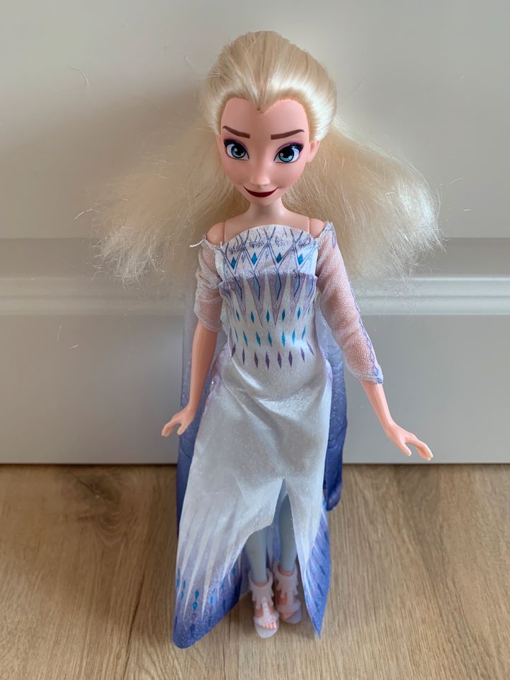 Singende Elsa Puppe Barbie in Dannstadt-Schauernheim