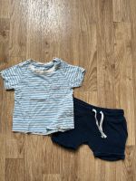 Set kurze Hose dunkelblau und T-shirt hellblau/weiß von H&M Gr.68 Schleswig-Holstein - Mönkeberg Vorschau