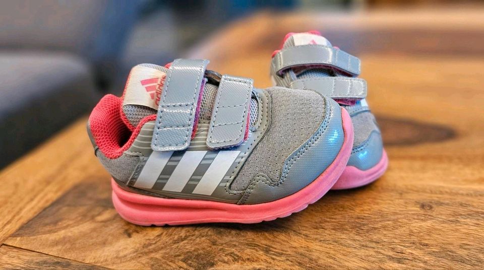 Adidas Turnschuhe Gr.22 Mädchen Turnen in Pössneck