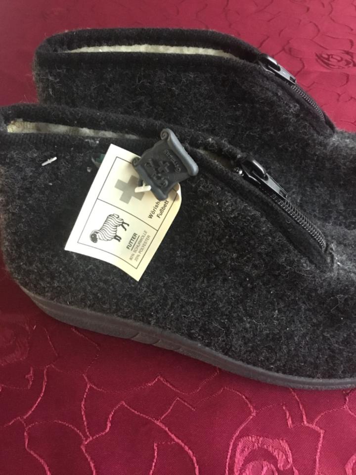 Hausstiefel Hausschuhe Gr. 40 Filz warm mit Reißverschluss in Ziltendorf