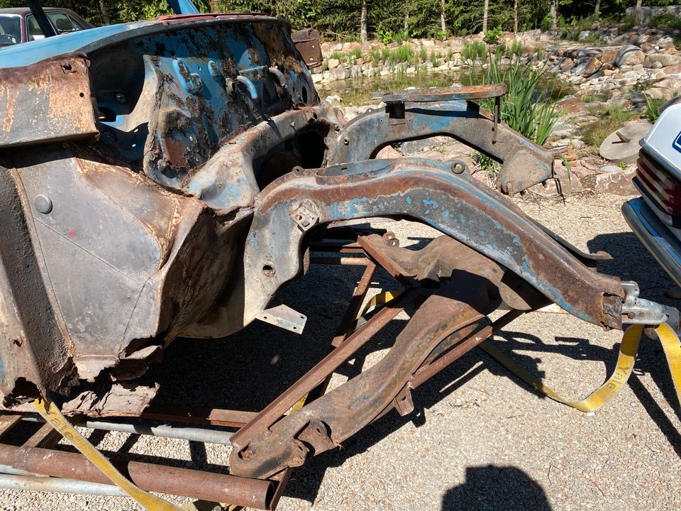 Mercedes W110 Heckflosse Karosserie mit Papiere in Aindling