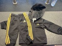 Süßer Adidas Baby Trainingsanzug Aubing-Lochhausen-Langwied - Aubing Vorschau