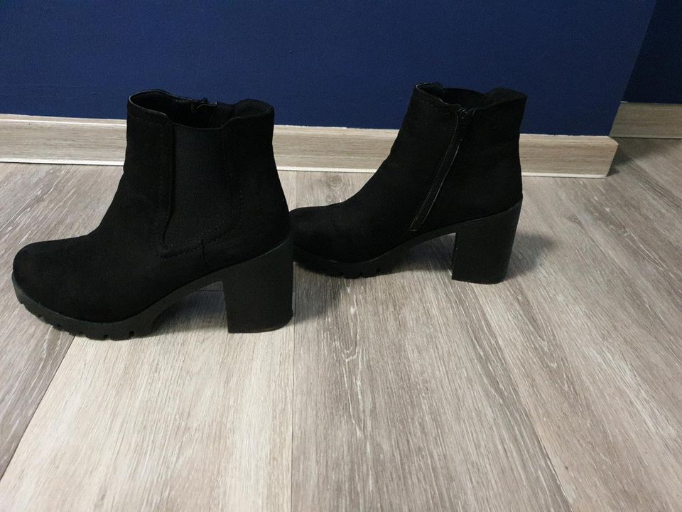 Halbstiefel mit Absatz für Damen schwarz, Größe 38, Graceland in Pforzheim