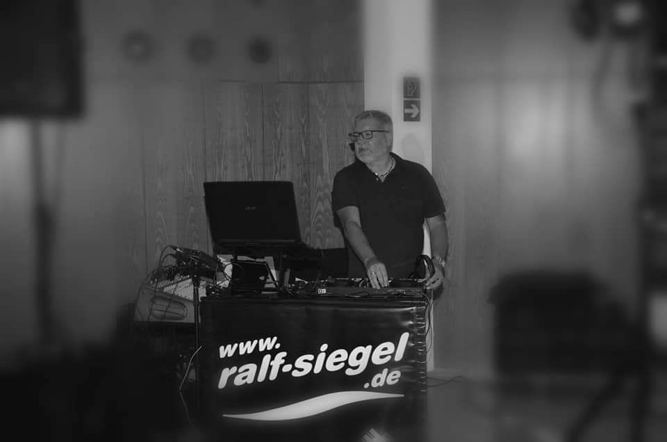 Alleinunterhalter - Musiker -Keyboarder - Sänger - DJ in Heddesheim