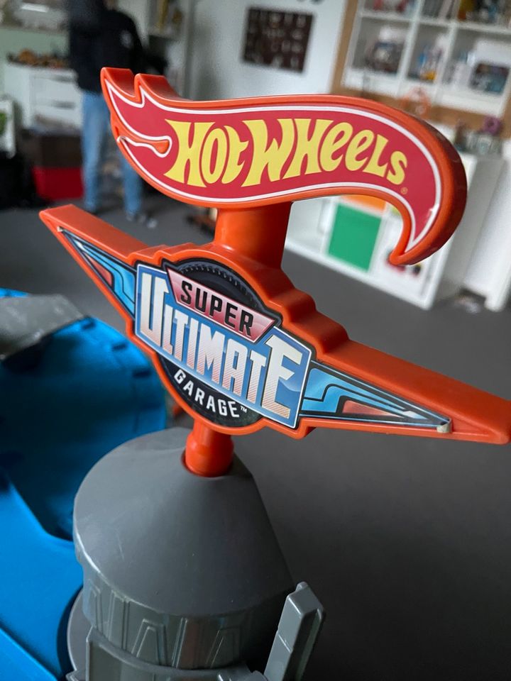 Hot Wheels City Super Ultimate Garage in Krummesse