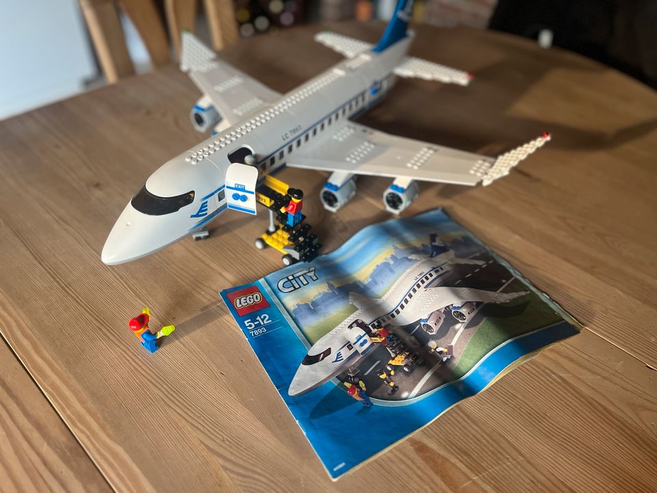 Lego City Passagierflugzeug 7893 in Rösrath