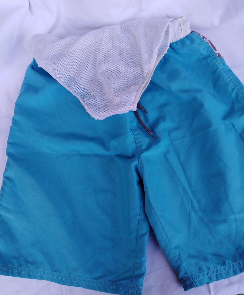 Hellblaue Bermuda-Shorts Gr. 164/S in Winzer