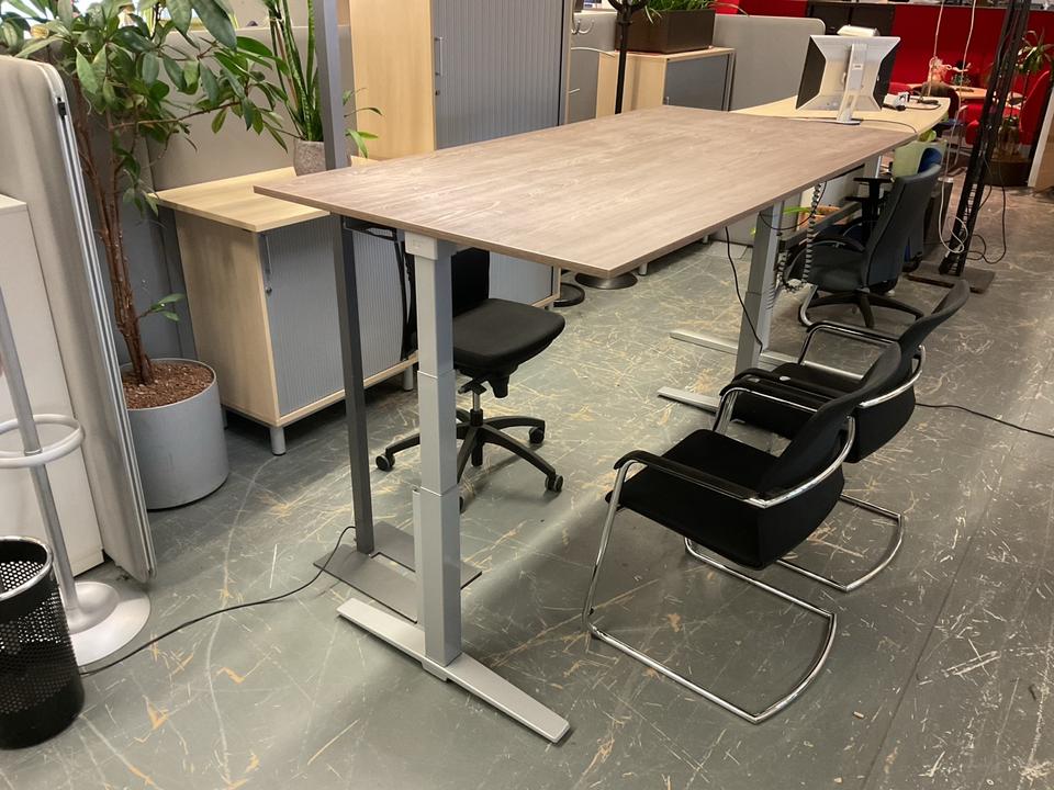 Schreibtisch elektrische höhenverstellbar von KÖNIG NEURATH in Mülheim (Ruhr)