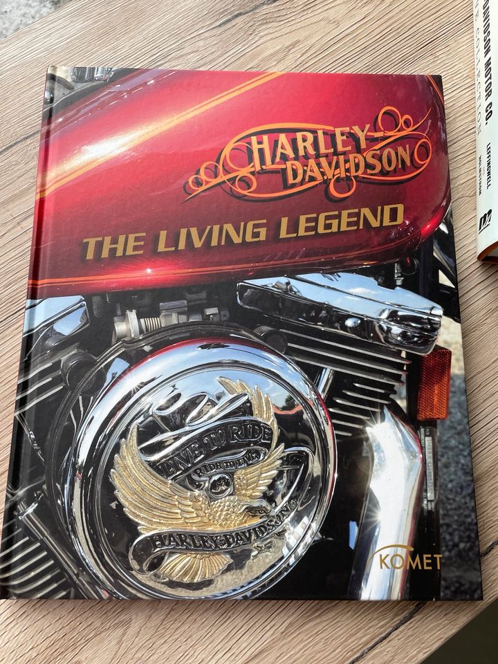 Harley Davidson Bücher und Modelle von Maisto 1:18 in Hattingen