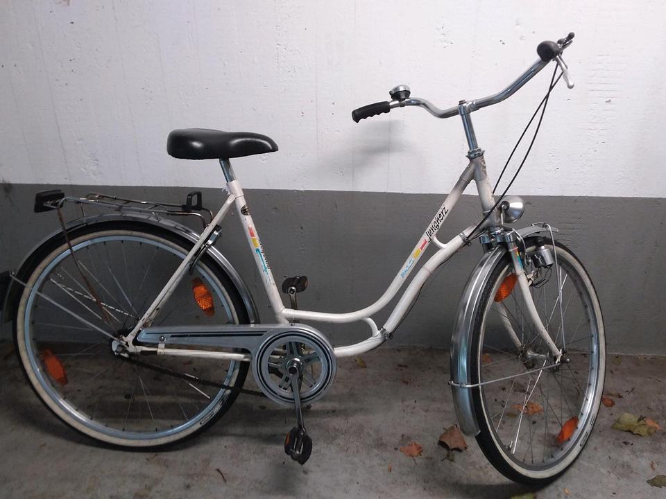 28 Zoll Fahrrad Jungherz mit integrierten Schloss in Böblingen