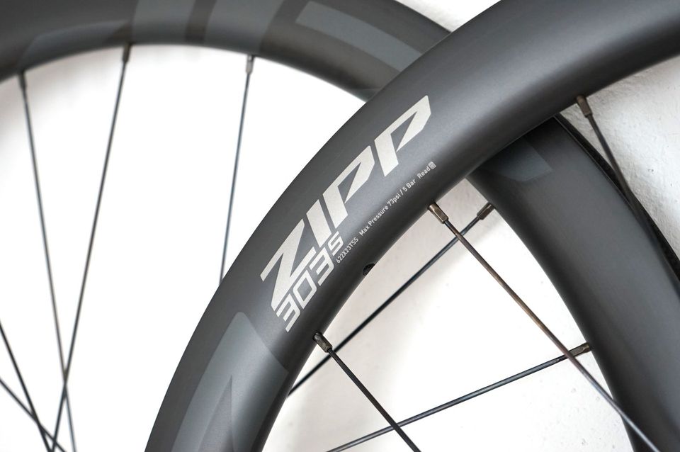 Zipp 303s Carbon Laufradsatz tubeless disc center-lock (2023) 303 in Thannhausen