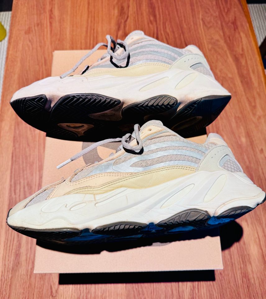 adidas Yeezy Boost 700 V2 Cream Gr. 42 in Ingolstadt