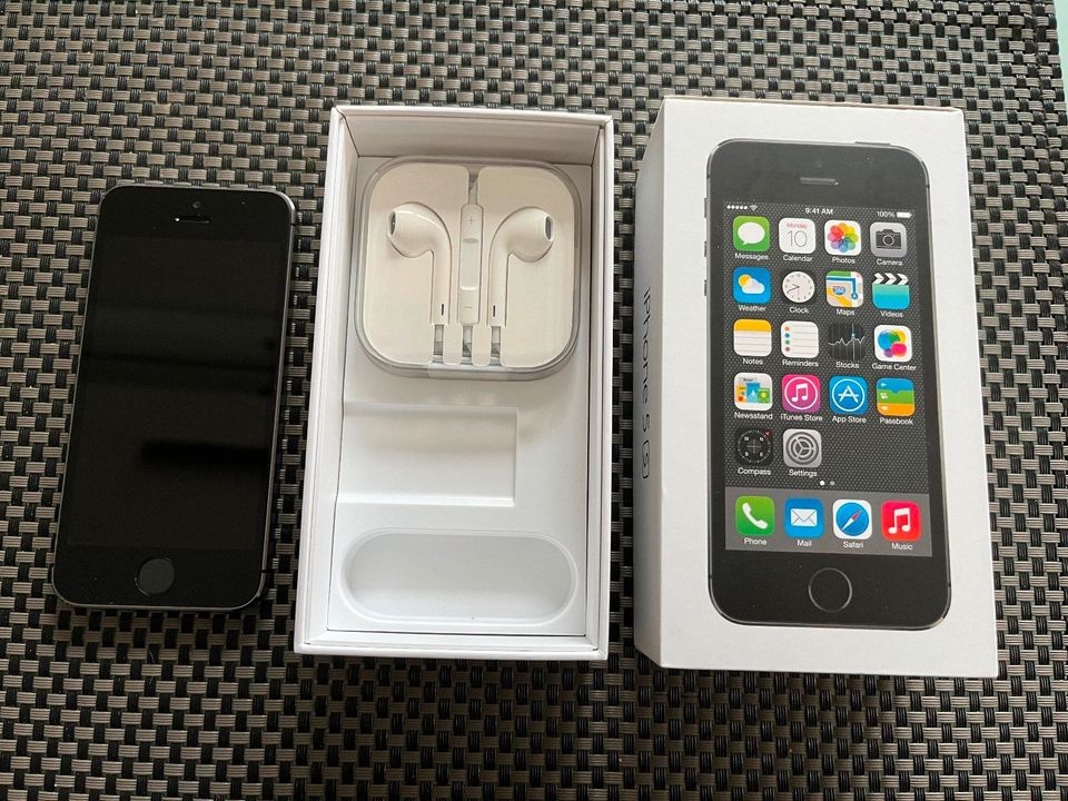 iPhone 5s, 64GB, spacegrau (Modell ME438DN/A) in Greetsiel