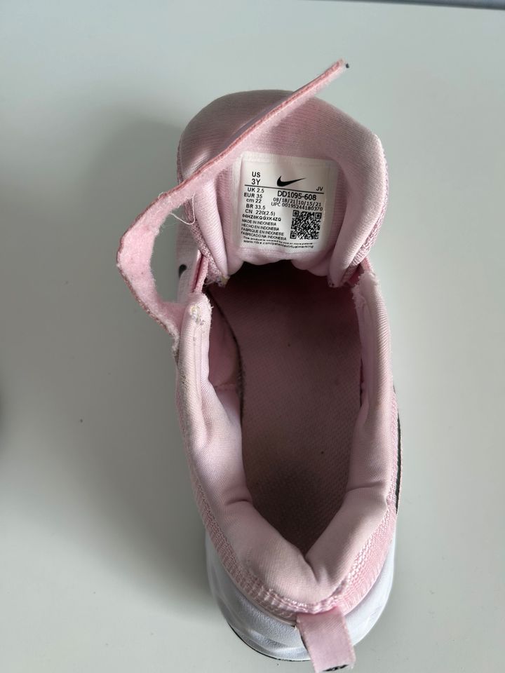 Rosa Turnschuhe für Mädchen - Nike - Gr. 35 in Kelkheim