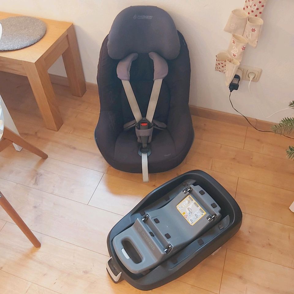 Kindersitz Autositz Maxi-Cosi Pearl inkl. Isofix-Station in Delitzsch