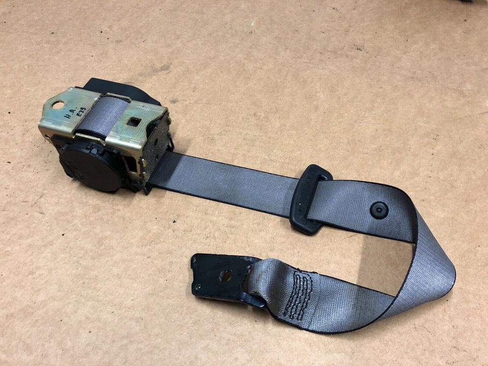 SICHERHEITSGURT + GURTSTRAFFER HINTEN RECHTS BMW e39 VFL Limo in Niederzier