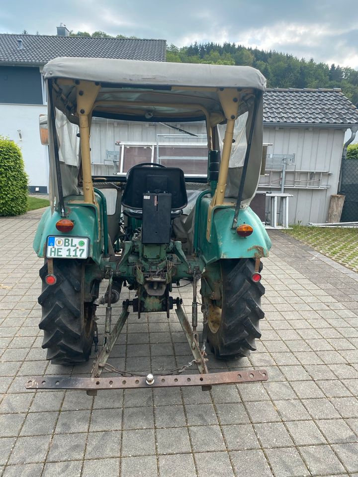 Traktor MAN 2L4 in Hechingen