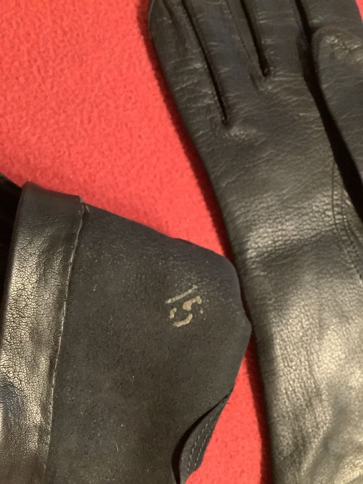 Damen Leder Handschuhe top Zustand in Bornheim