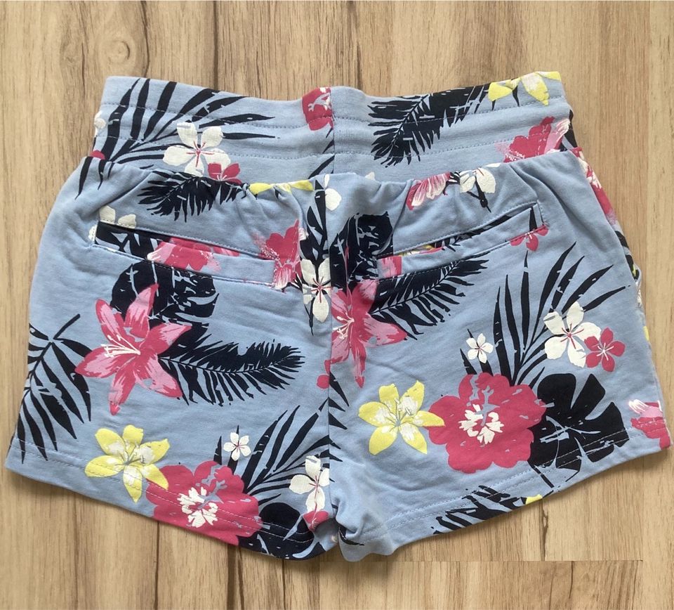 Shorts kurze Hose 152 Blumen in Bielefeld