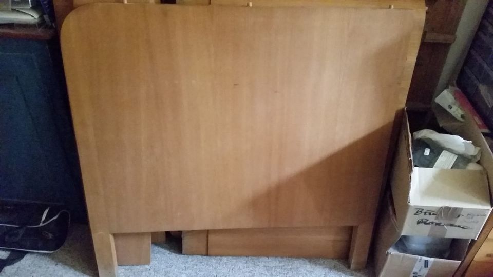 Doppelbett aus Holz, Eigenanfertigung vom Möbeltischler in Halle