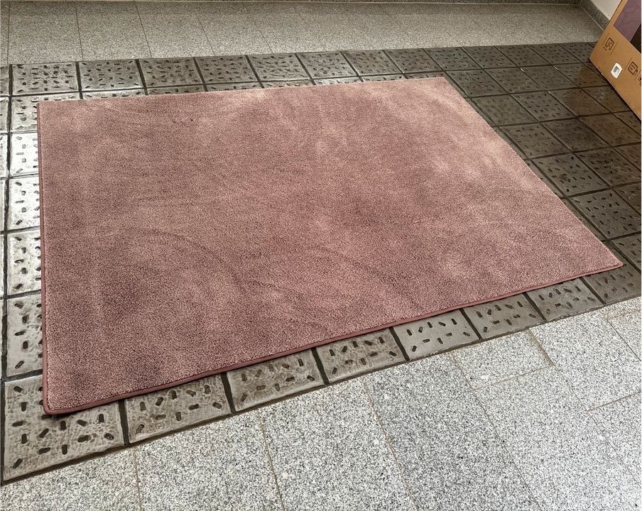 Schöner kuscheliger Teppich ca. 2m x 140 NEU zartes Lila in Berlin