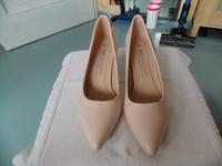 NEU Damen Pumps Gr.39 Hessen - Hünstetten Vorschau