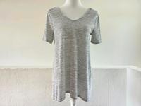 NEU Longshirt mit V-Ausschnitt, Esprit, Größe M Hessen - Söhrewald Vorschau