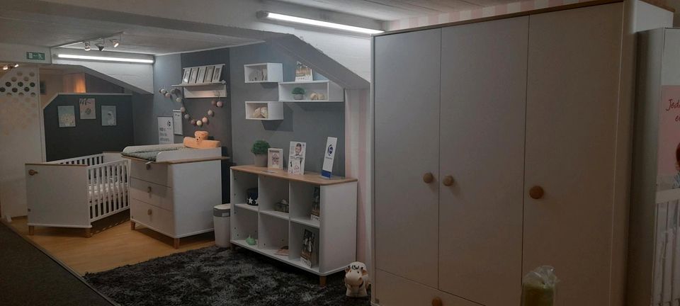 Babybett/Wickelkommode/Schrank uvm in Dorsten