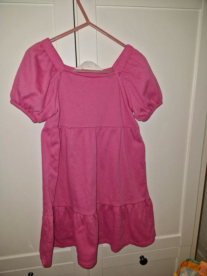 Süßes Sommerkleid in pink Größe 98/104 von H&M in Berlin