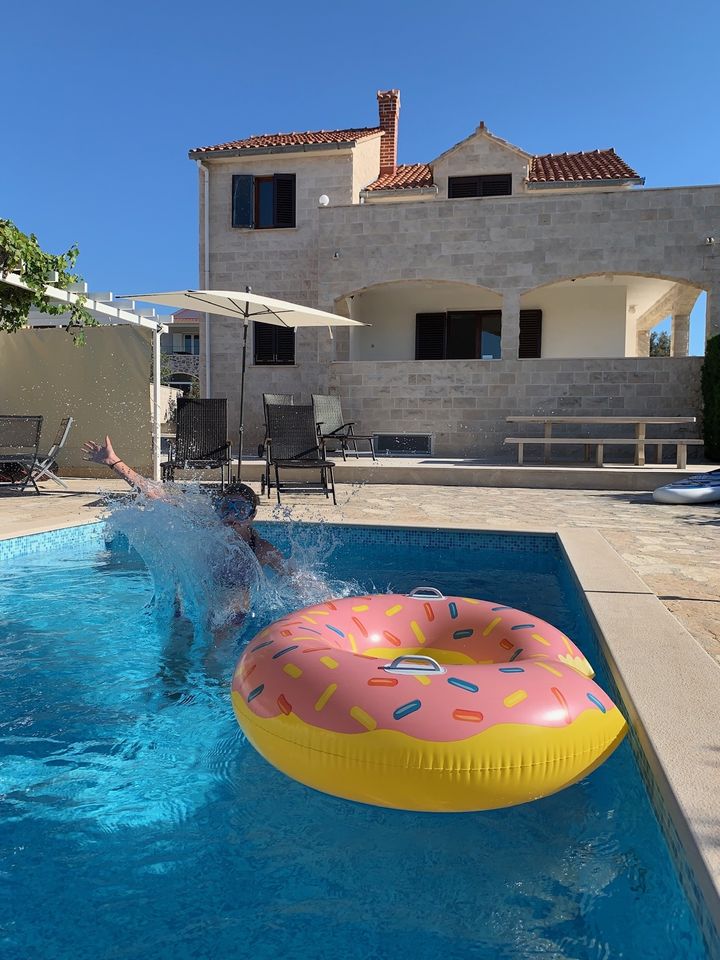 Ferienhaus in Kroatien mit Meerblick & beheiztem Pool im JUNI in Dortmund