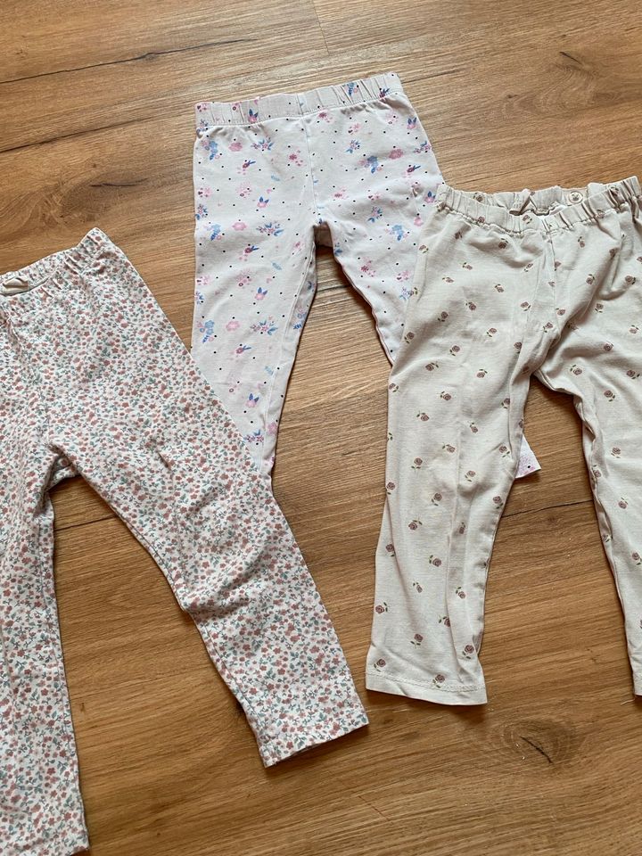 3 Leggins mit Blumen Größe 92 in Meckenbeuren