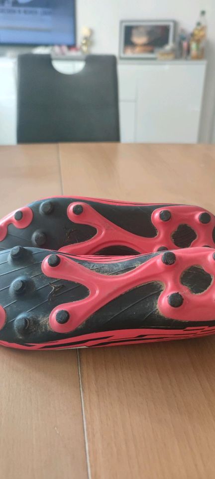 Fußball Schuhe in Wettenberg