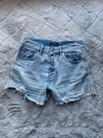 Wunderschöne Jeans Shorts mit Löchern Nordrhein-Westfalen - Rietberg Vorschau