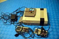 Nintendo NES mit 2 Controllern und Spiel Nordrhein-Westfalen - Gevelsberg Vorschau