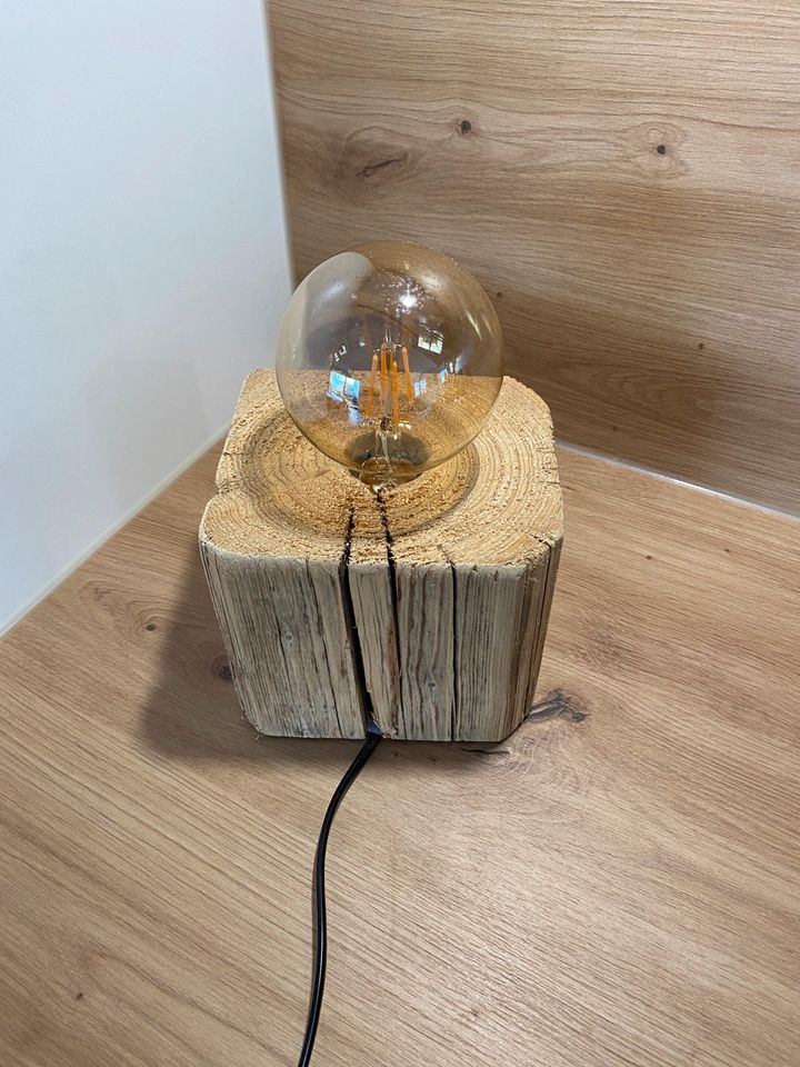Design Nachttischlampe Holzbalkenlampe Tischlampe in Aying
