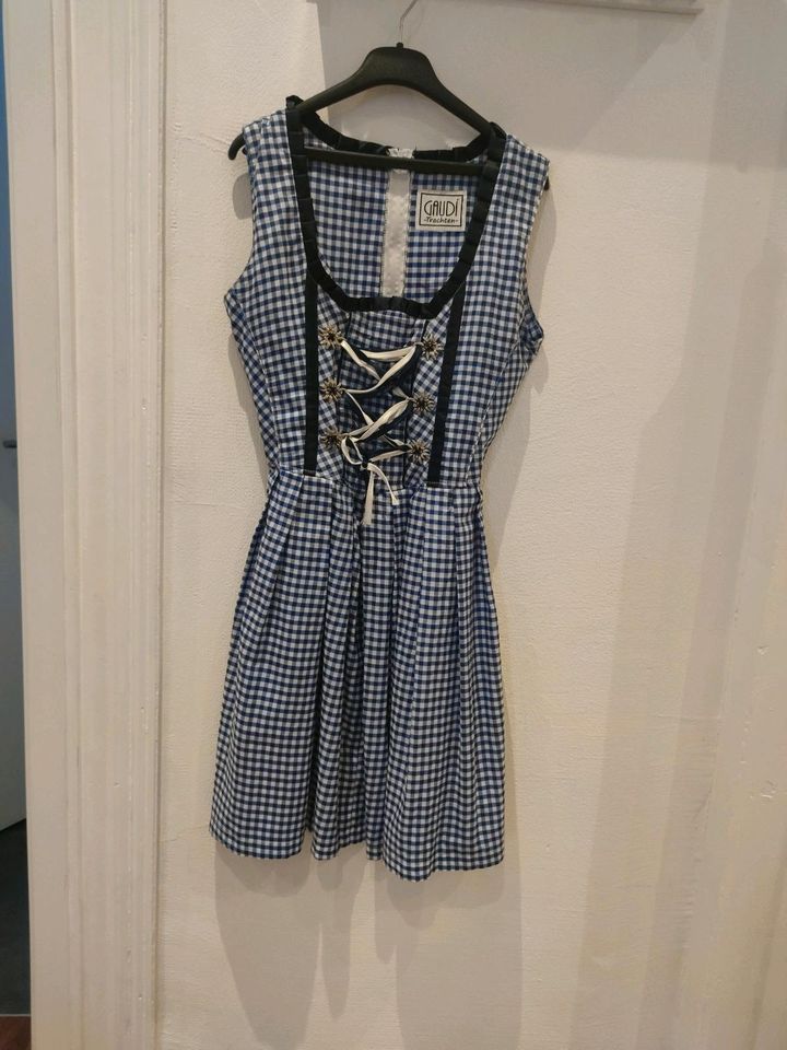 Dirndl Blau-Weiß in Bad Driburg