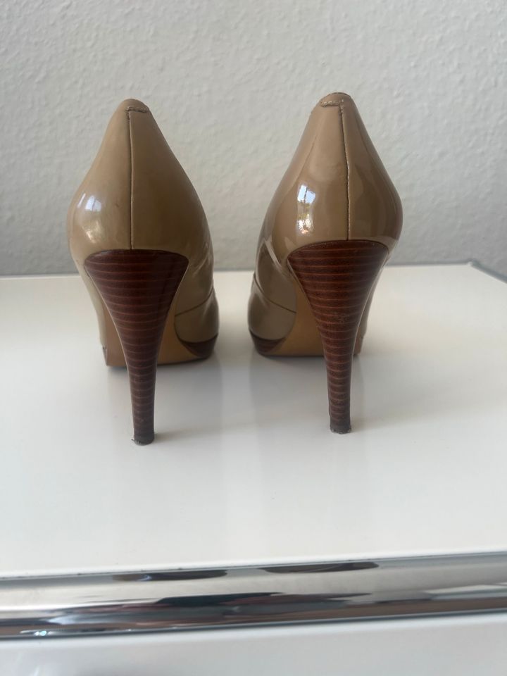 Exklusive Pumps von GUESS, Gr. 38,5, beige in Duisburg