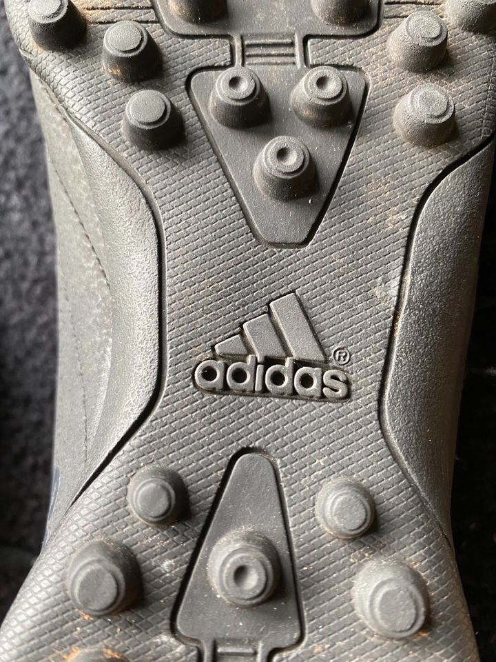 Adidas Fußballschuhe schwarz Gr.43 in Dresden