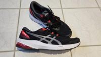 Asics Schuhe Gr. 46 Joggingschuhe Laufschuhe Sportschuhe neu Düsseldorf - Wersten Vorschau