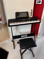 Keyboard mit Hocker, Fusspedal+Kopfhörerwegen Umzug zu verkaufen Berlin - Neukölln Vorschau