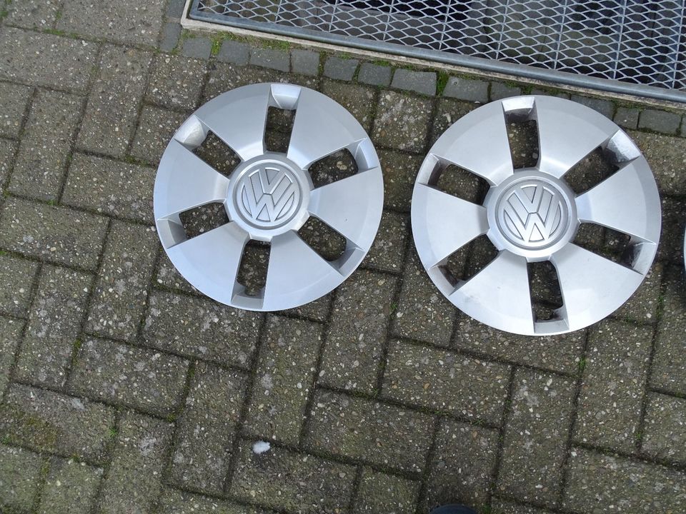 4 Reifen mit Radkappen für VW UP! in Greven
