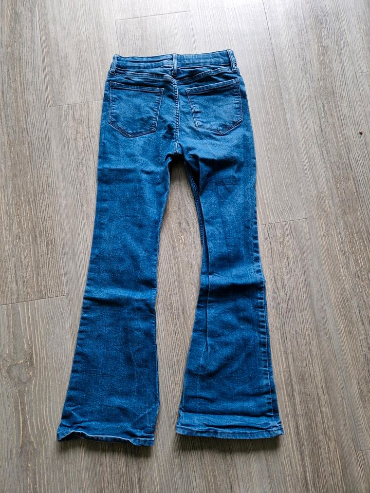 3 Jeans f.Mädchen Gr. 146 2x Schlaghose v.H&M in Schweinfurt