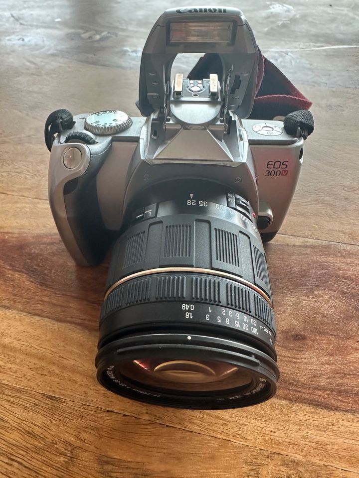 Canon EOS 300V mit Tamron 28-200mm Analog in München
