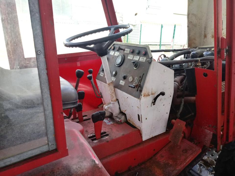 Gutbrod 2500 Kommunaltraktor Trecker mit Wetterschutz und Schild in Dortmund