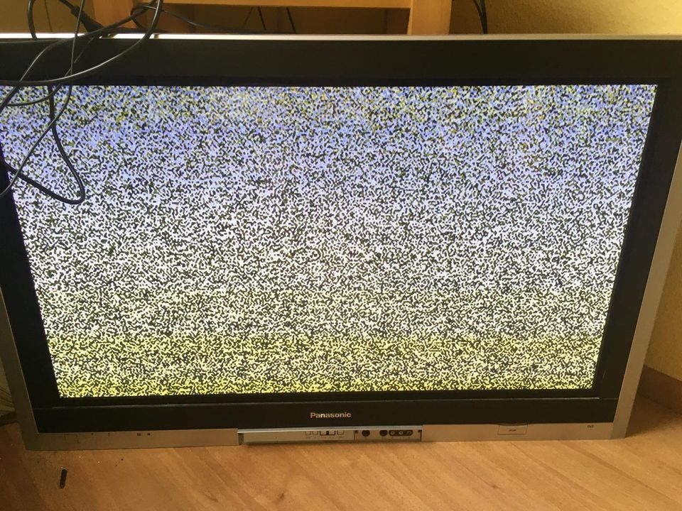 Fernseher Panasonic mit Wandhalterung 43 Zoll in Bergisch Gladbach