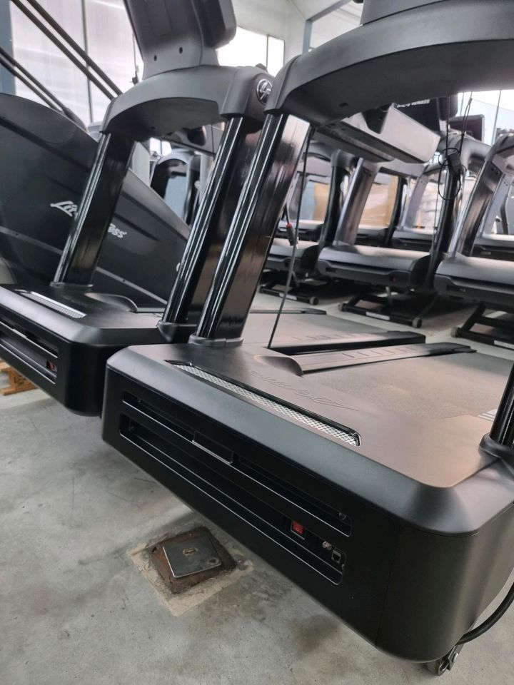 Life Fitness Laufband Integrity "D" mit Discover SE3HD Console !! in Detmold