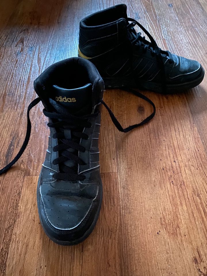 Adidas Sneakers Halbschuhe Turnschuhe high schwarz 38 gefüttert in Hessen -  Neu-Anspach | eBay Kleinanzeigen ist jetzt Kleinanzeigen