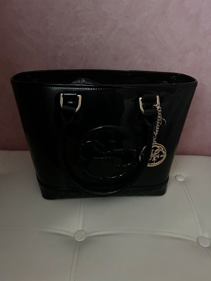 Guess Handtasche in Hanau