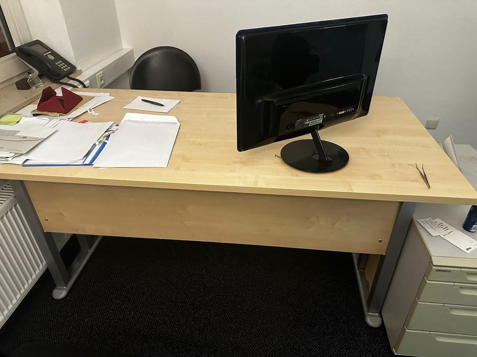 Schreibtisch (Büroauflösung) in Aachen