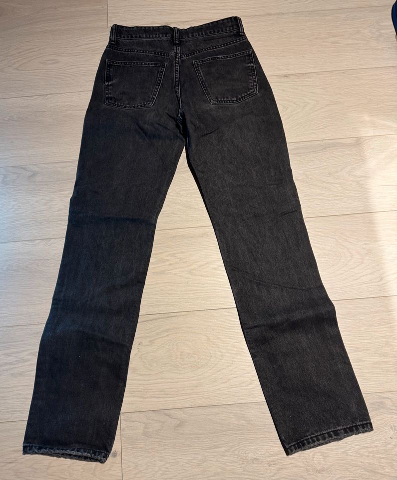 Damen Jeans Hosen Paket Marke Zara Guess H&M in Alzenau